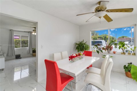 Casa en venta en Hialeah, Florida, 4 dormitorios, 114.46 m2 № 1830711 - foto 11