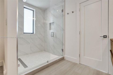 Adosado en venta en Miami, Florida, 4 dormitorios, 232.26 m2 № 1814381 - foto 20