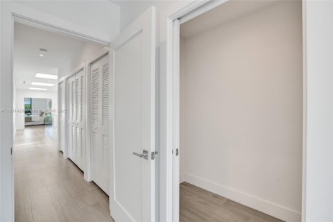 Adosado en venta en Miami, Florida, 4 dormitorios, 232.26 m2 № 1814381 - foto 26