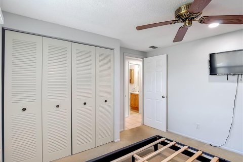 House in Tampa, Florida 3 bedrooms, 160.35 sq.m. № 2205022 - photo 29