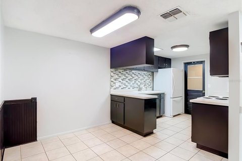 House in Tampa, Florida 3 bedrooms, 160.35 sq.m. № 2205022 - photo 7