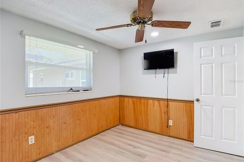 House in Tampa, Florida 3 bedrooms, 160.35 sq.m. № 2205022 - photo 23