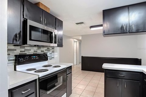 House in Tampa, Florida 3 bedrooms, 160.35 sq.m. № 2205022 - photo 10