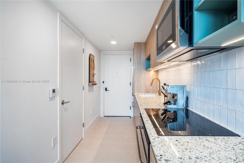 Condo in Miami, Florida, 1 bedroom  № 1943518 - photo 10
