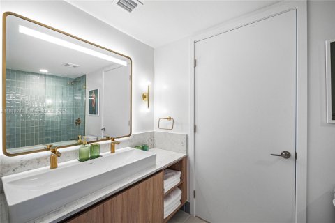 Condo in Miami, Florida, 1 bedroom  № 1943518 - photo 16