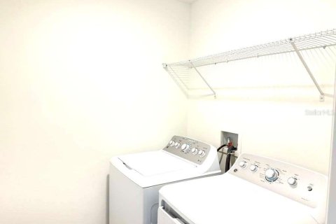 Townhouse in Palmetto, Florida 3 bedrooms, 166.02 sq.m. № 1893605 - photo 12