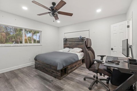 House in Davie, Florida 4 bedrooms, 279.45 sq.m. № 2011147 - photo 27