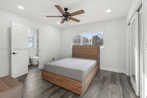 House in Davie, Florida 4 bedrooms, 279.45 sq.m. № 2011147 - photo 21