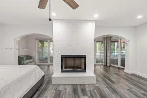 House in Davie, Florida 4 bedrooms, 279.45 sq.m. № 2011147 - photo 13