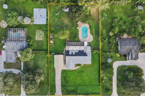 House in Davie, Florida 4 bedrooms, 279.45 sq.m. № 2011147 - photo 4