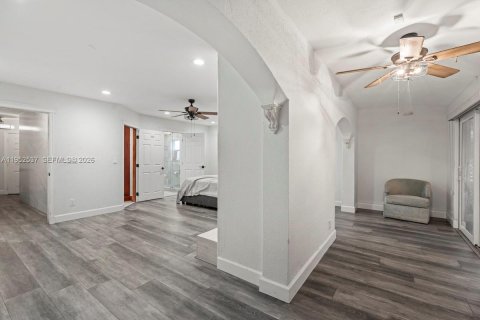 House in Davie, Florida 4 bedrooms, 279.45 sq.m. № 2011147 - photo 14