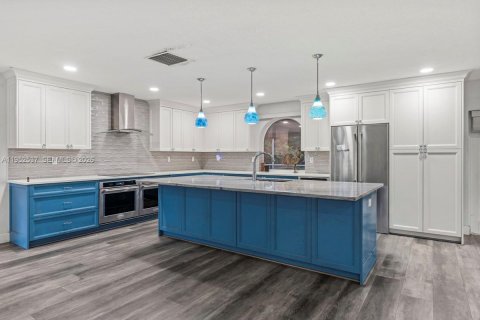 House in Davie, Florida 4 bedrooms, 279.45 sq.m. № 2011147 - photo 7