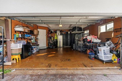 House in Davie, Florida 4 bedrooms, 279.45 sq.m. № 2011147 - photo 30