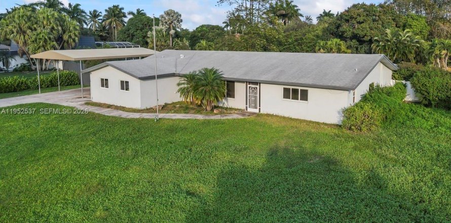 House in Davie, Florida 4 bedrooms, 279.45 sq.m. № 2011147