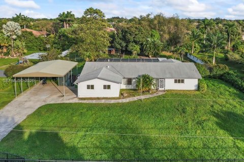 House in Davie, Florida 4 bedrooms, 279.45 sq.m. № 2011147 - photo 2