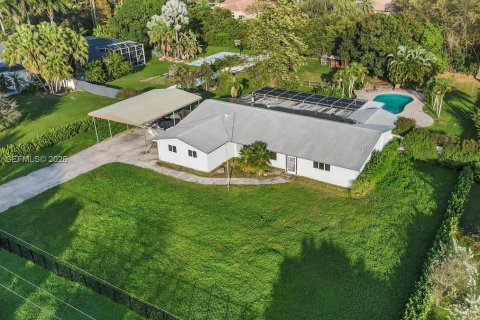 House in Davie, Florida 4 bedrooms, 279.45 sq.m. № 2011147 - photo 3