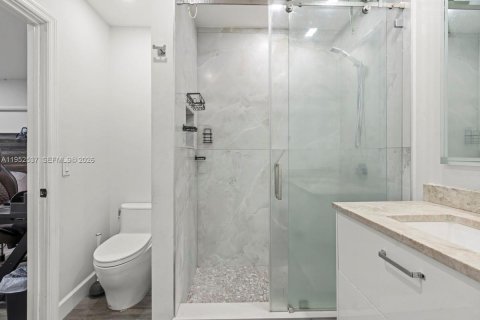 House in Davie, Florida 4 bedrooms, 279.45 sq.m. № 2011147 - photo 26