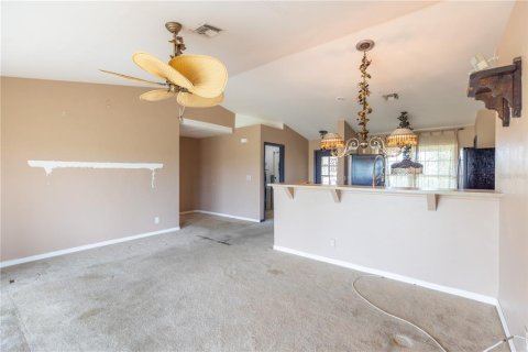 House in Cape Coral, Florida 3 bedrooms, 119.01 sq.m. № 1766130 - photo 15