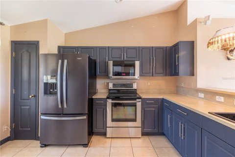 House in Cape Coral, Florida 3 bedrooms, 119.01 sq.m. № 1766130 - photo 9
