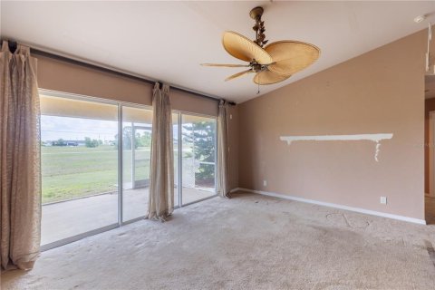 House in Cape Coral, Florida 3 bedrooms, 119.01 sq.m. № 1766130 - photo 14