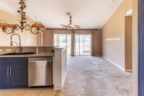 House in Cape Coral, Florida 3 bedrooms, 119.01 sq.m. № 1766130 - photo 6