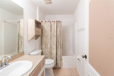 House in Cape Coral, Florida 3 bedrooms, 119.01 sq.m. № 1766130 - photo 28