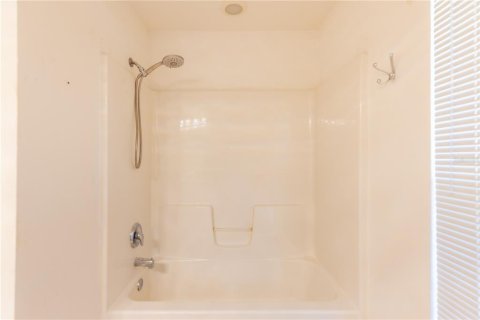 House in Cape Coral, Florida 3 bedrooms, 119.01 sq.m. № 1766130 - photo 23