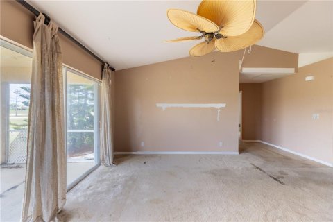 House in Cape Coral, Florida 3 bedrooms, 119.01 sq.m. № 1766130 - photo 16
