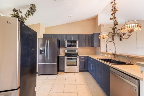 House in Cape Coral, Florida 3 bedrooms, 119.01 sq.m. № 1766130 - photo 8