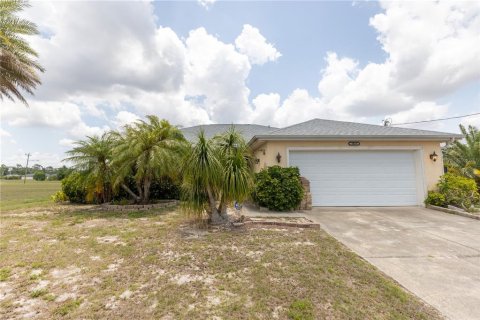 House in Cape Coral, Florida 3 bedrooms, 119.01 sq.m. № 1766130 - photo 3