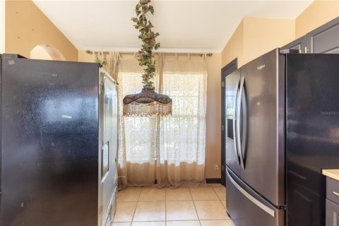 House in Cape Coral, Florida 3 bedrooms, 119.01 sq.m. № 1766130 - photo 12