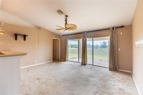 House in Cape Coral, Florida 3 bedrooms, 119.01 sq.m. № 1766130 - photo 13