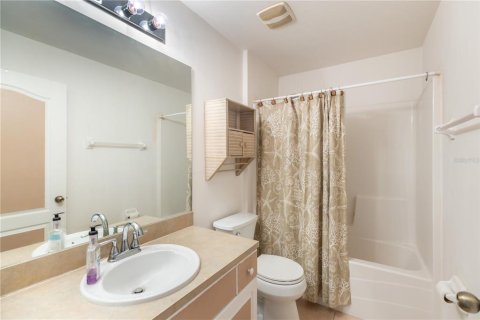 House in Cape Coral, Florida 3 bedrooms, 119.01 sq.m. № 1766130 - photo 27