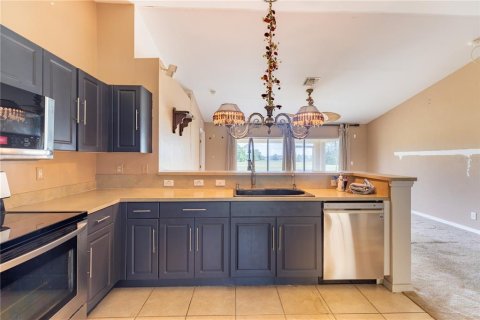 House in Cape Coral, Florida 3 bedrooms, 119.01 sq.m. № 1766130 - photo 10