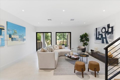 Townhouse in Miami, Florida 4 bedrooms, 230.68 sq.m. № 2053079 - photo 12