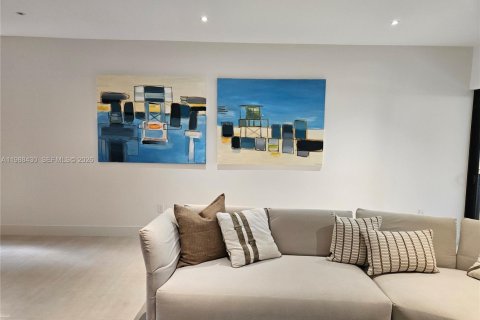 Townhouse in Miami, Florida 4 bedrooms, 230.68 sq.m. № 2053079 - photo 15