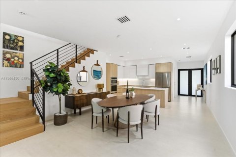 Townhouse in Miami, Florida 4 bedrooms, 230.68 sq.m. № 2053079 - photo 10