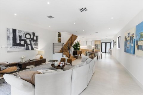 Townhouse in Miami, Florida 4 bedrooms, 230.68 sq.m. № 2053079 - photo 16