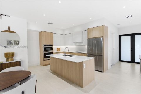 Townhouse in Miami, Florida 4 bedrooms, 230.68 sq.m. № 2053079 - photo 8