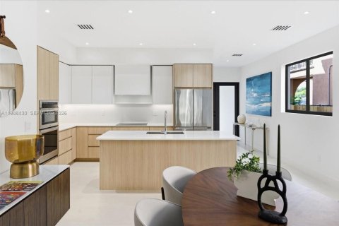 Townhouse in Miami, Florida 4 bedrooms, 230.68 sq.m. № 2053079 - photo 17