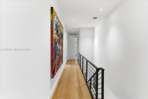 Townhouse in Miami, Florida 4 bedrooms, 230.68 sq.m. № 2053079 - photo 28