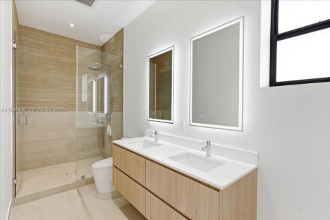 Townhouse in Miami, Florida 4 bedrooms, 230.68 sq.m. № 2053079 - photo 25