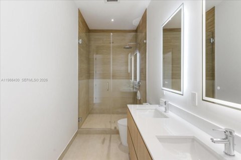 Townhouse in Miami, Florida 4 bedrooms, 230.68 sq.m. № 2053079 - photo 26