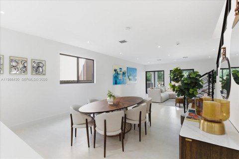 Townhouse in Miami, Florida 4 bedrooms, 230.68 sq.m. № 2053079 - photo 7