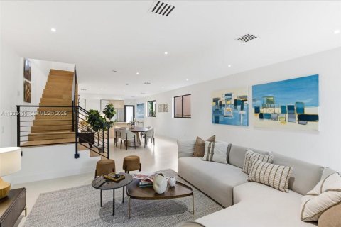 Townhouse in Miami, Florida 4 bedrooms, 230.68 sq.m. № 2053079 - photo 13