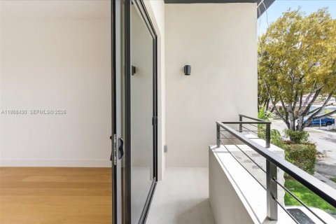 Townhouse in Miami, Florida 4 bedrooms, 230.68 sq.m. № 2053079 - photo 22