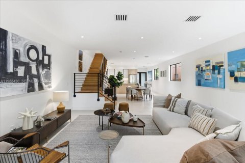 Townhouse in Miami, Florida 4 bedrooms, 230.68 sq.m. № 2053079 - photo 14