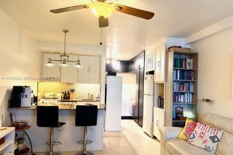 Condominio en alquiler en Miami Beach, Florida, 37.16 m2 № 2052280 - foto 10