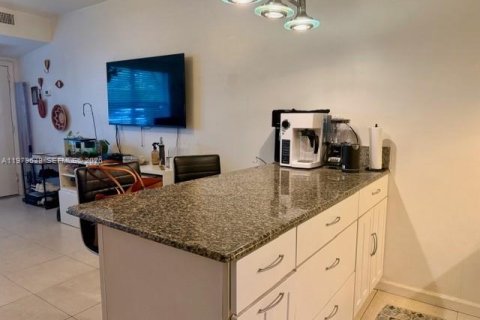 Condominio en alquiler en Miami Beach, Florida, 37.16 m2 № 2052280 - foto 12