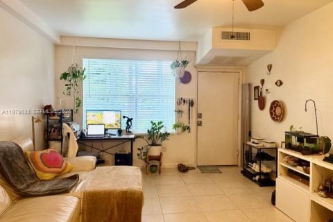 Condominio en alquiler en Miami Beach, Florida, 37.16 m2 № 2052280 - foto 9